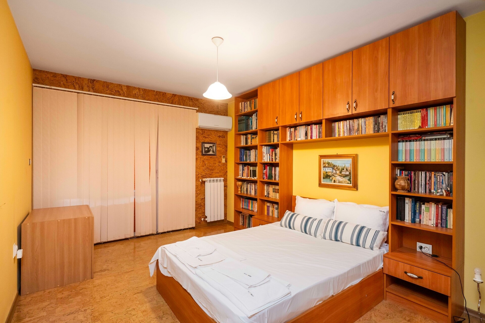 Vintage and Cozy 2BD Apartment in Prime Location 0 Flat Manager Booking