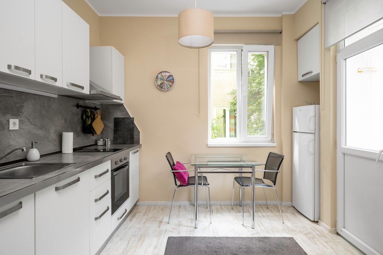 Cozy Nest near Eagle's Bridge with Workspace 6 Flat Manager Booking