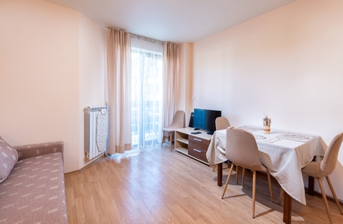 Belmont's Green Dragon nest | 1BD Apartment 7 Flat Manager Booking