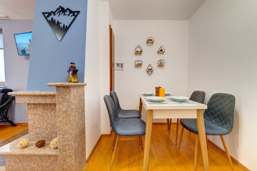 Colorful Retreat ~ 1BD next to the slopes 5 Flat Manager Booking