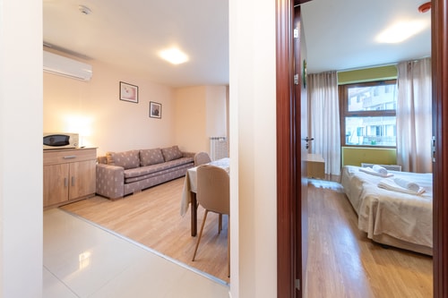 Belmont's Green Dragon nest | 1BD Apartment 8 Flat Manager Booking