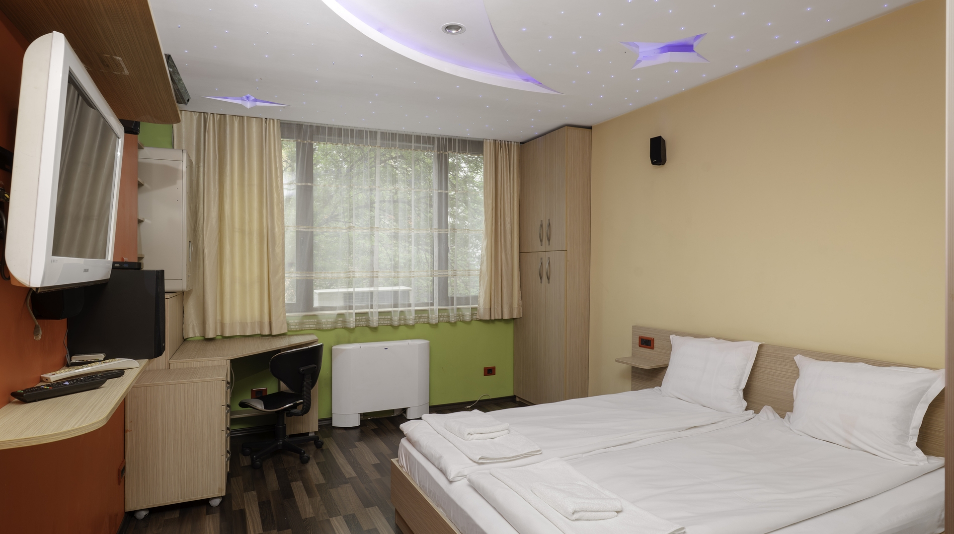 Central 1BD Apartment Next to Women's Market 18 Flat Manager Booking