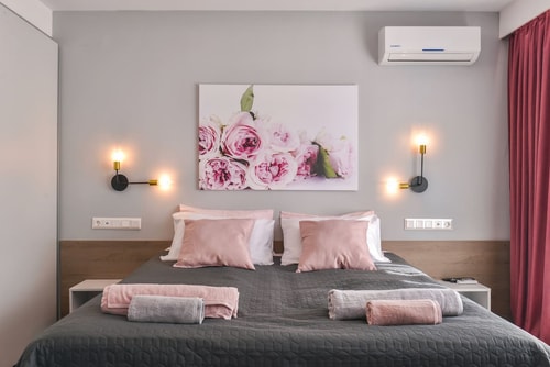 ROS? one bedroom designer apartment in city centre 16 Flat Manager Booking