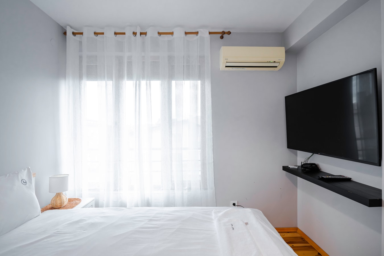 AeroLuxe Living 1BD Apartment 15 Flat Manager Booking