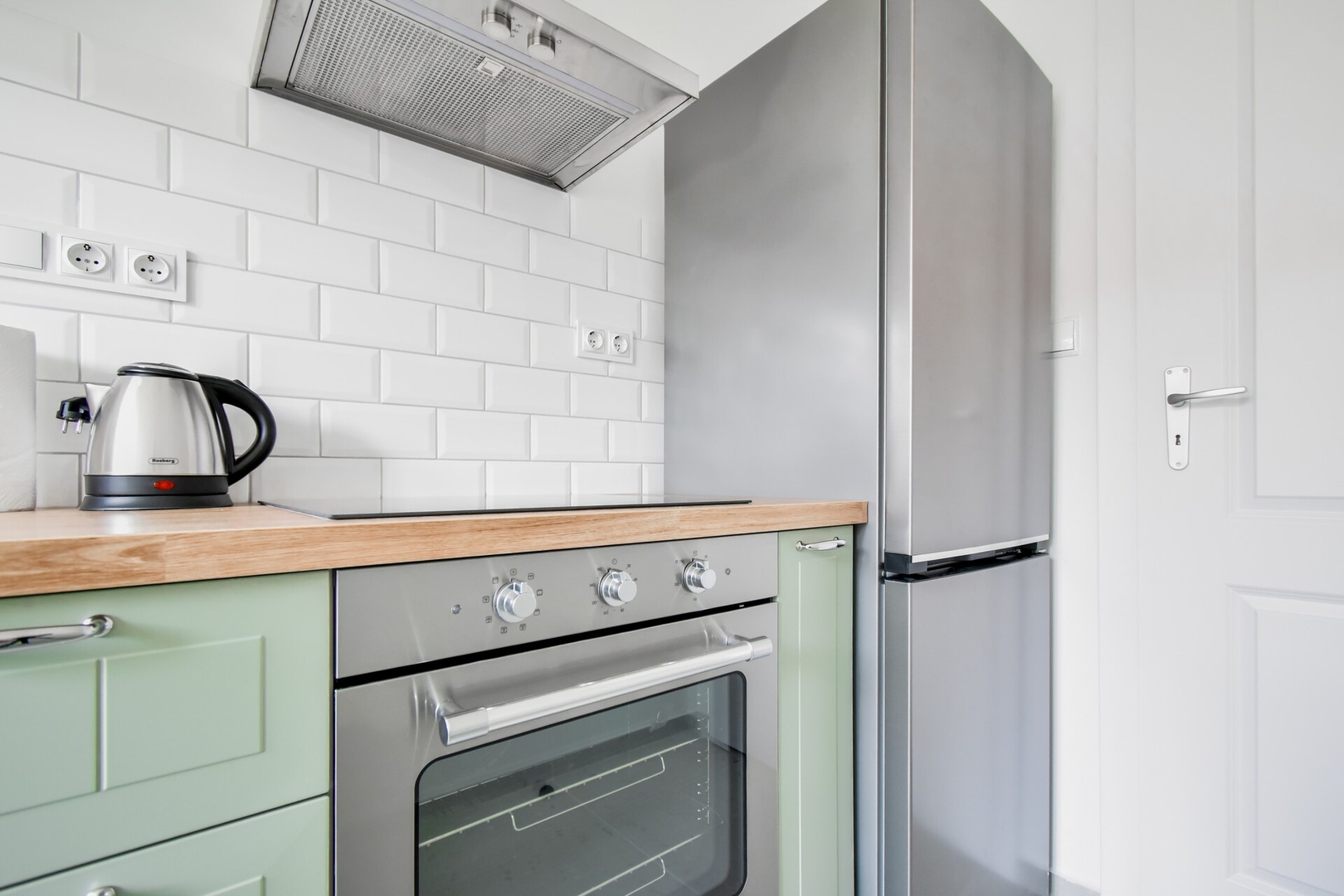 Scandinavian Charm - Central 1BD with Desk 12 Flat Manager Booking