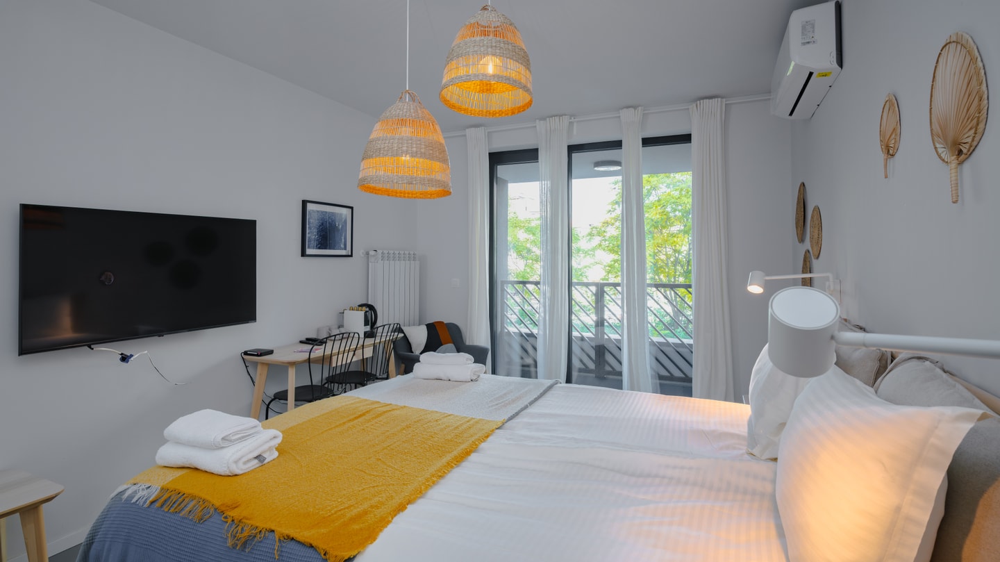 Aviva City Stay – Blue Note Studio 2 Flat Manager Booking