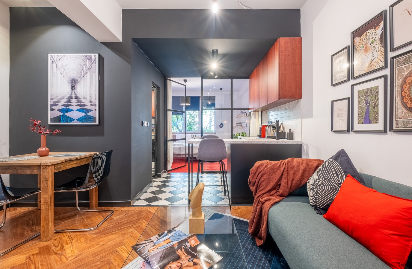 Central Art-Inspired Flat with Private Garage Flataway