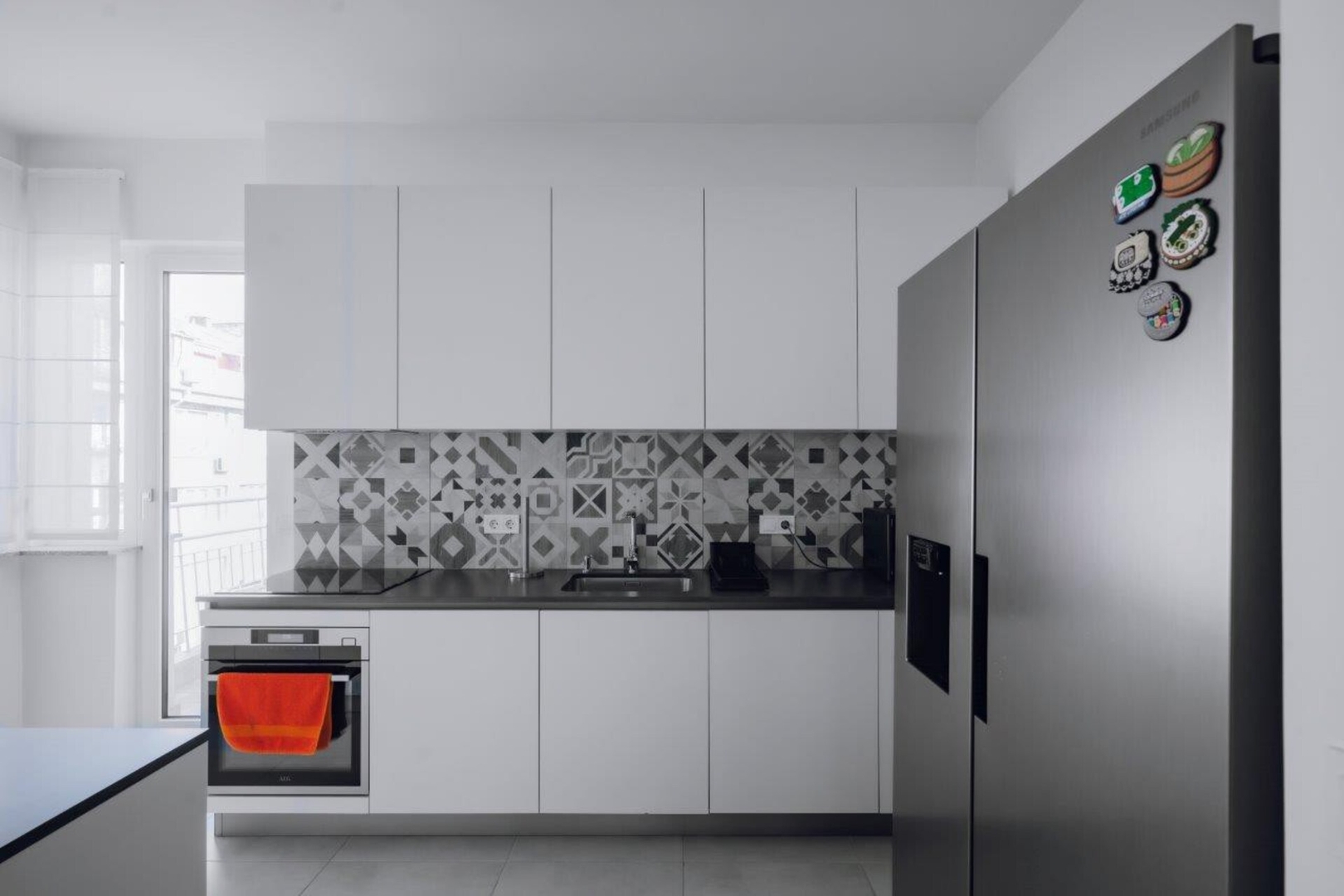 Luminous Central Retreat: Spacious 2BD Apartment 18 Flat Manager Booking