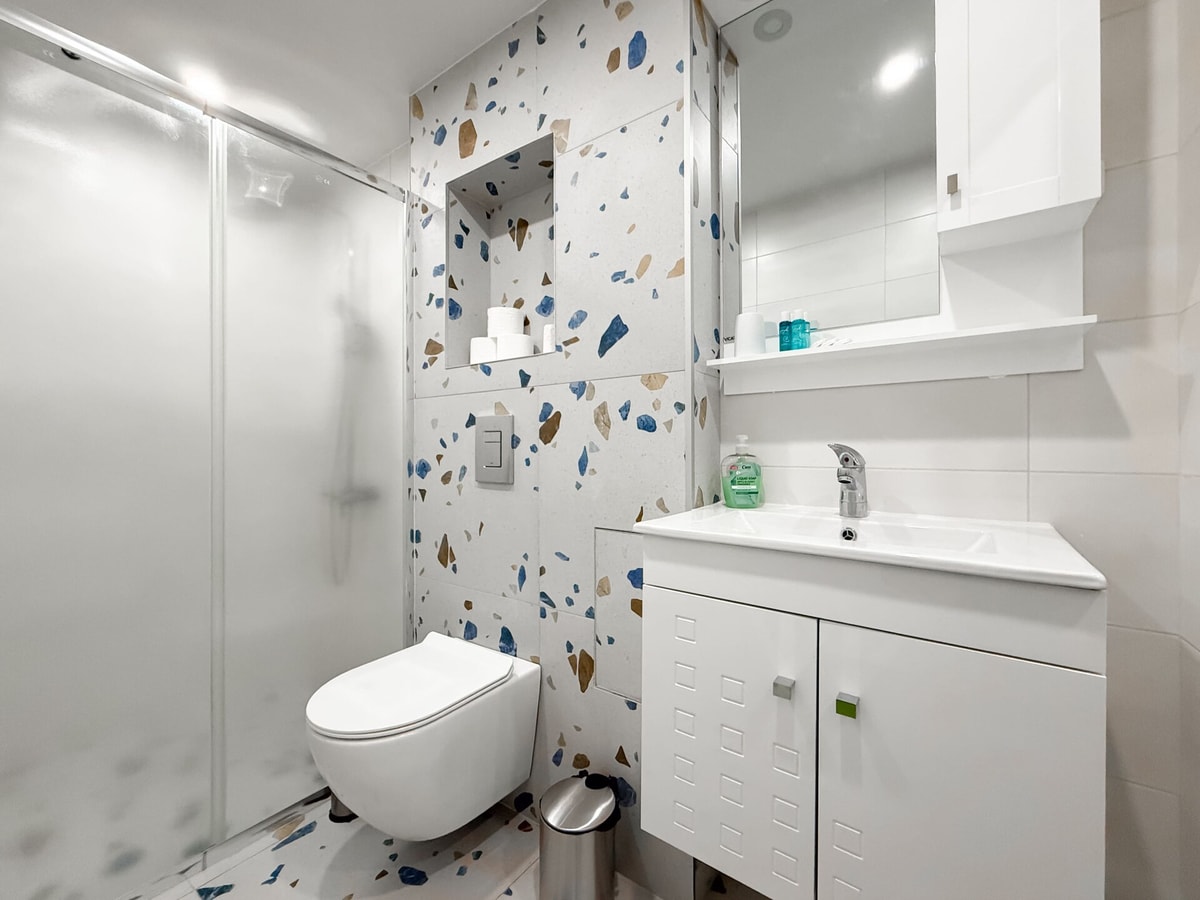 Alexander Panayot Volov 1BD · Split-Level City Stay with Balcony 12 Flat Manager Booking