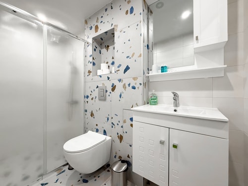 Split-Level City Stay with Balcony 12 Flat Manager Booking