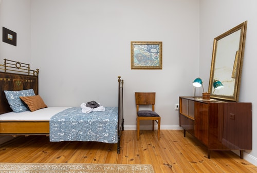 The Old Town Vintage 2-Bedroom Jewel 17 Flat Manager Booking