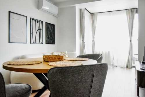 Modern & Quiet 1BR Near Center + Private Parking 1 Flat Manager Booking