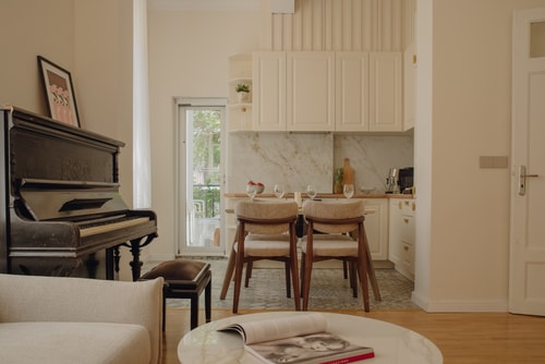 Radoslav Bacho Kiro 2BD · Elegant Escape: High Ceilings, Balcony & Piano 0 Flat Manager Booking