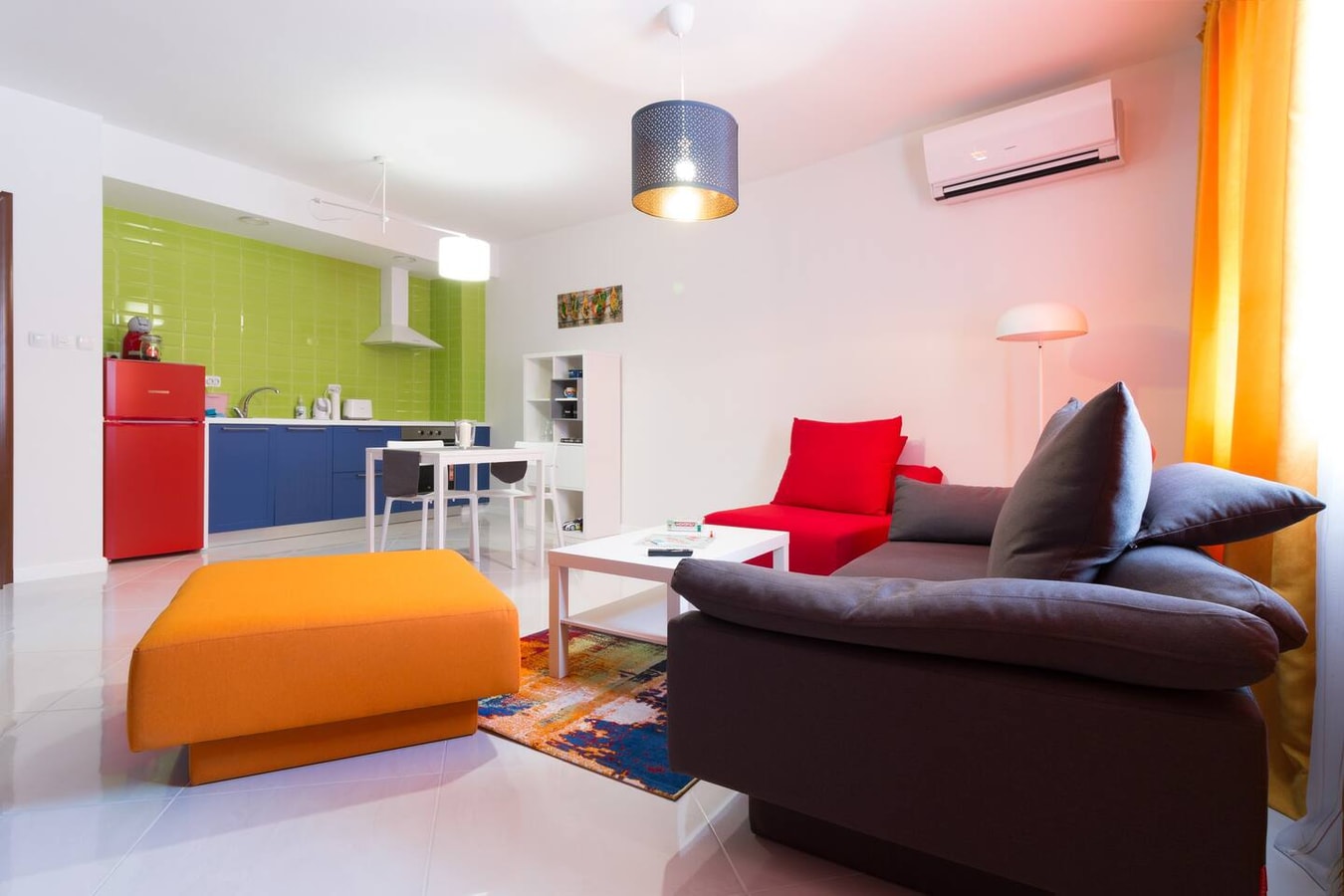 Pop your C-O-L-O-R-S - Funky and Modern 1BDR. Apt. 2 Flat Manager Booking