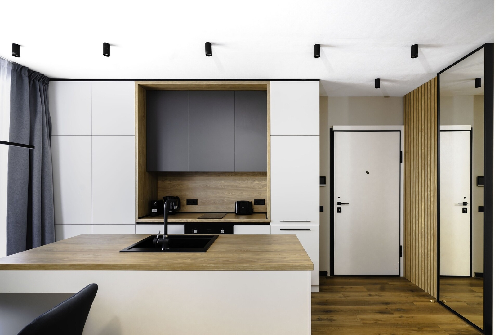 Aviva Living - 2BD Apartment With Free Parking 1 Flat Manager Booking