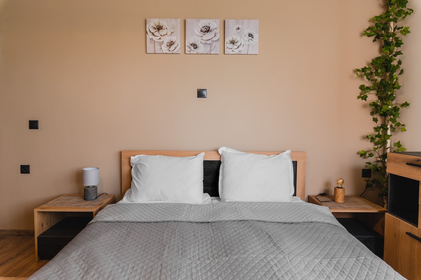 Eagles' Bridge ~ 1BD flat with desk 2 Flat Manager Booking