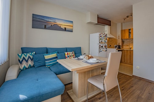 Modern 1BR Apt – Top Location, 4 min to Metro 7 Flat Manager Booking