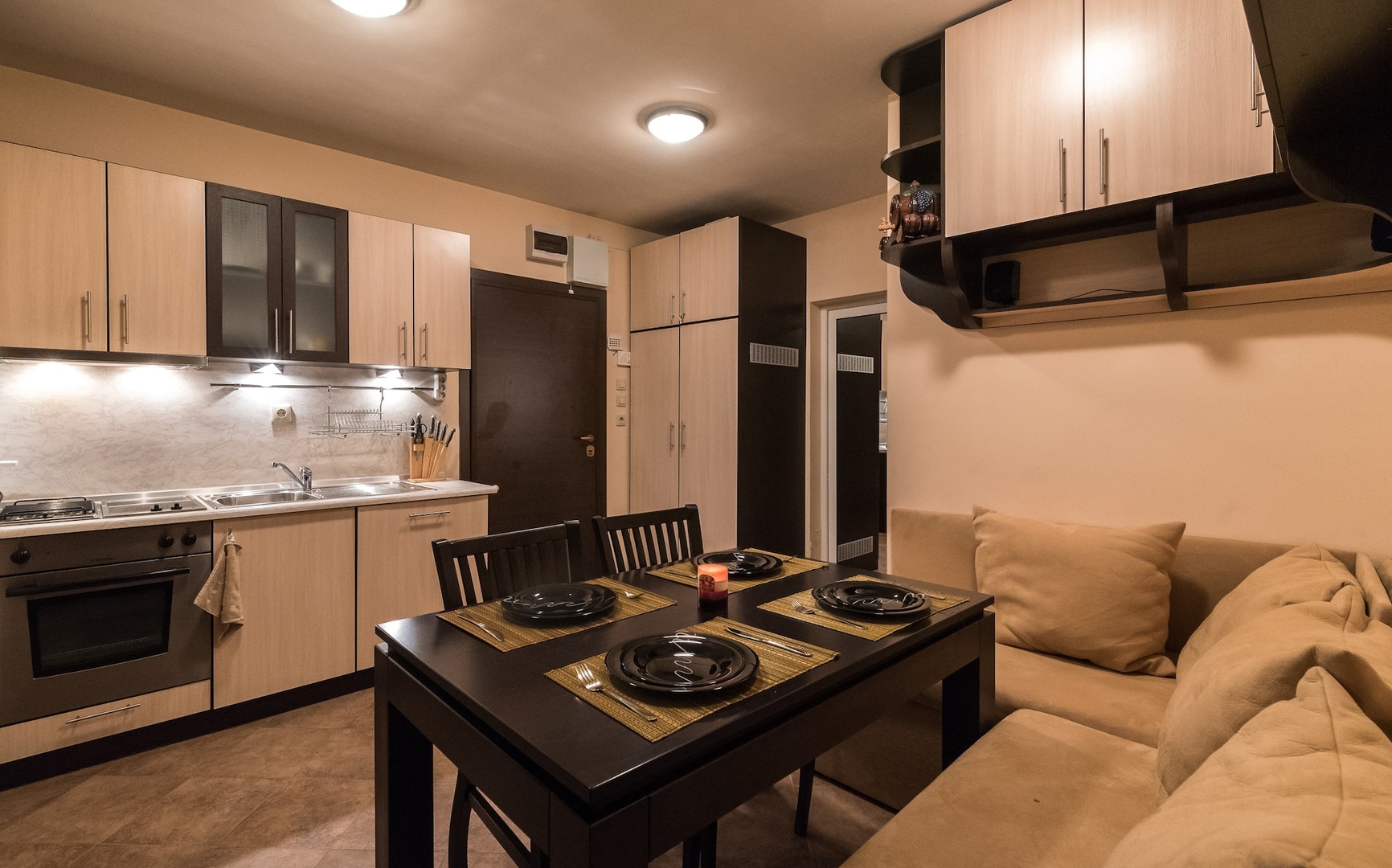 Charming, fully-furnished, 2-bedroom apartment. 11 Flat Manager Booking