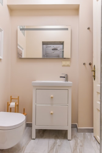 Spacious vintage 2BR, 2bath apartment 22 Flat Manager Booking