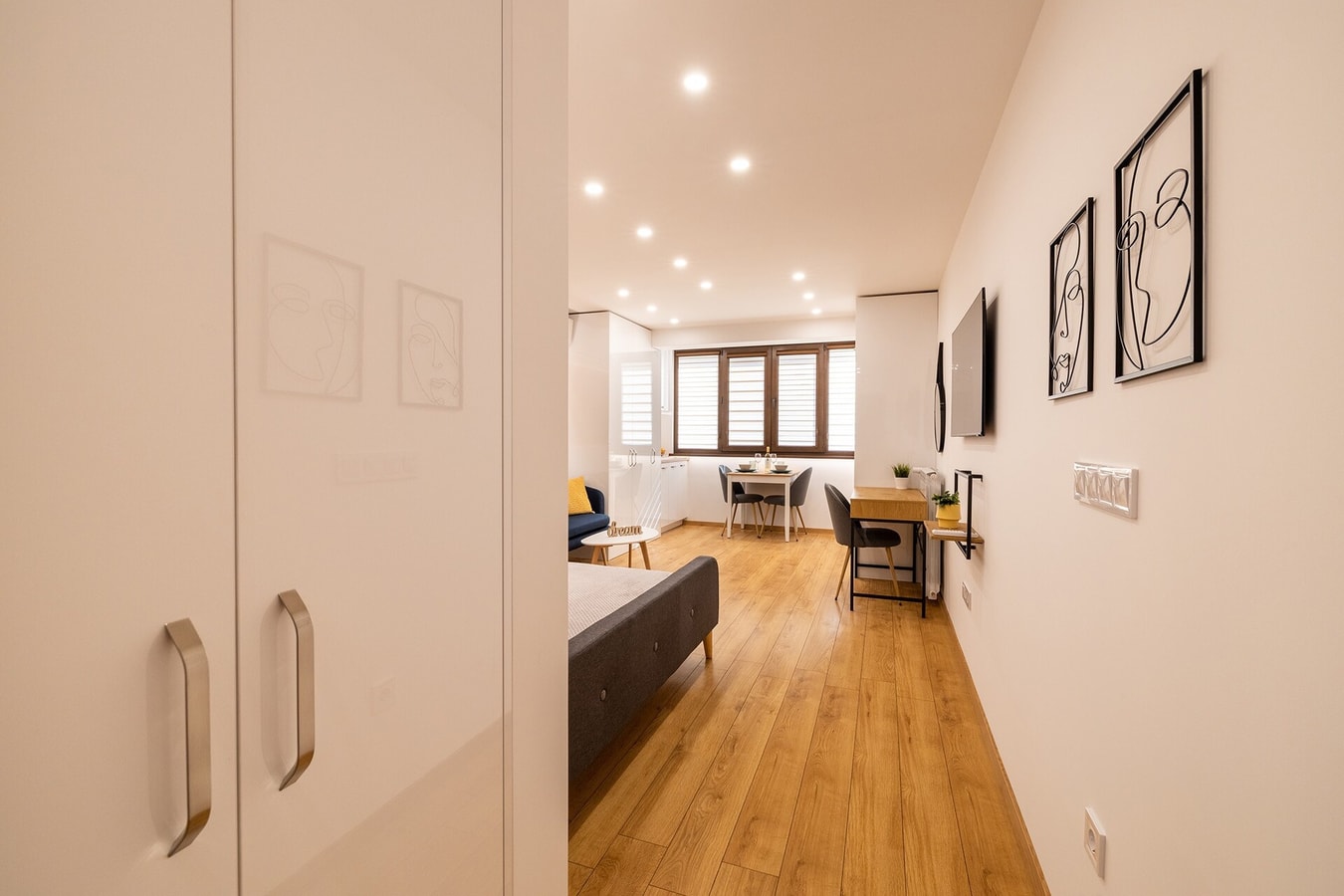 Luxury Studio Living with Top Location 2 Flat Manager Booking