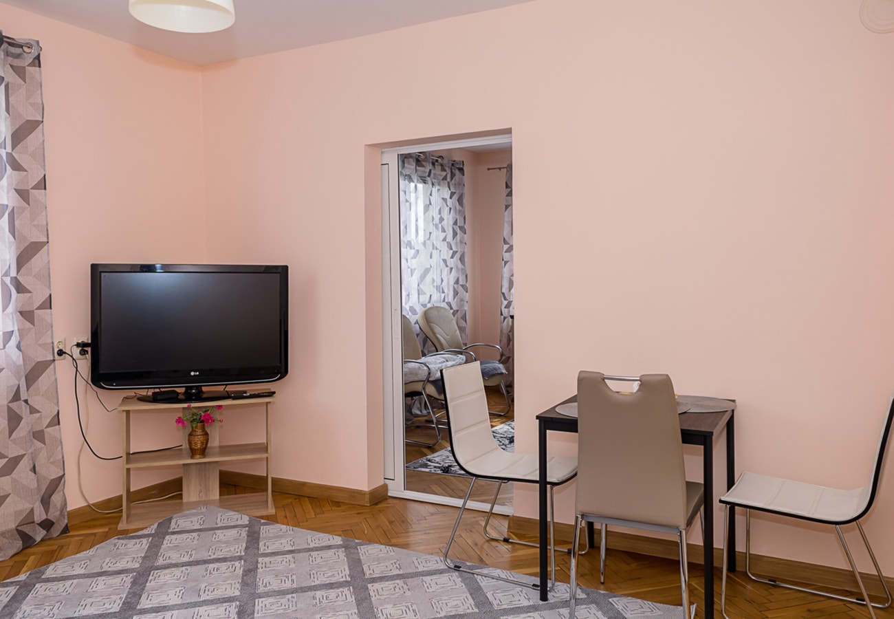 Two Bedroom Retreat I Near Municipality Varna 2 Flat Manager Booking