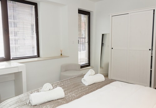 Serenity ~ 2BD Apartment with Balcony & Desk 7 Flat Manager Booking