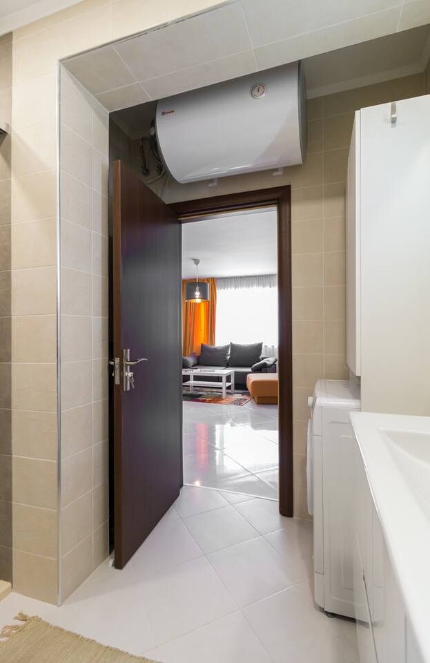 Pop your C-O-L-O-R-S - Funky and Modern 1BDR. Apt. 20 Flat Manager Booking