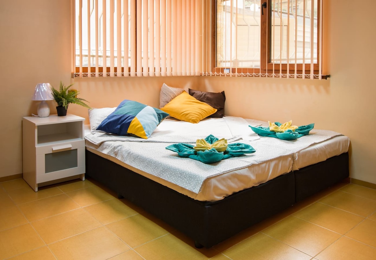 The Rocky House - Central & Private 2BDR 13 Flat Manager Booking