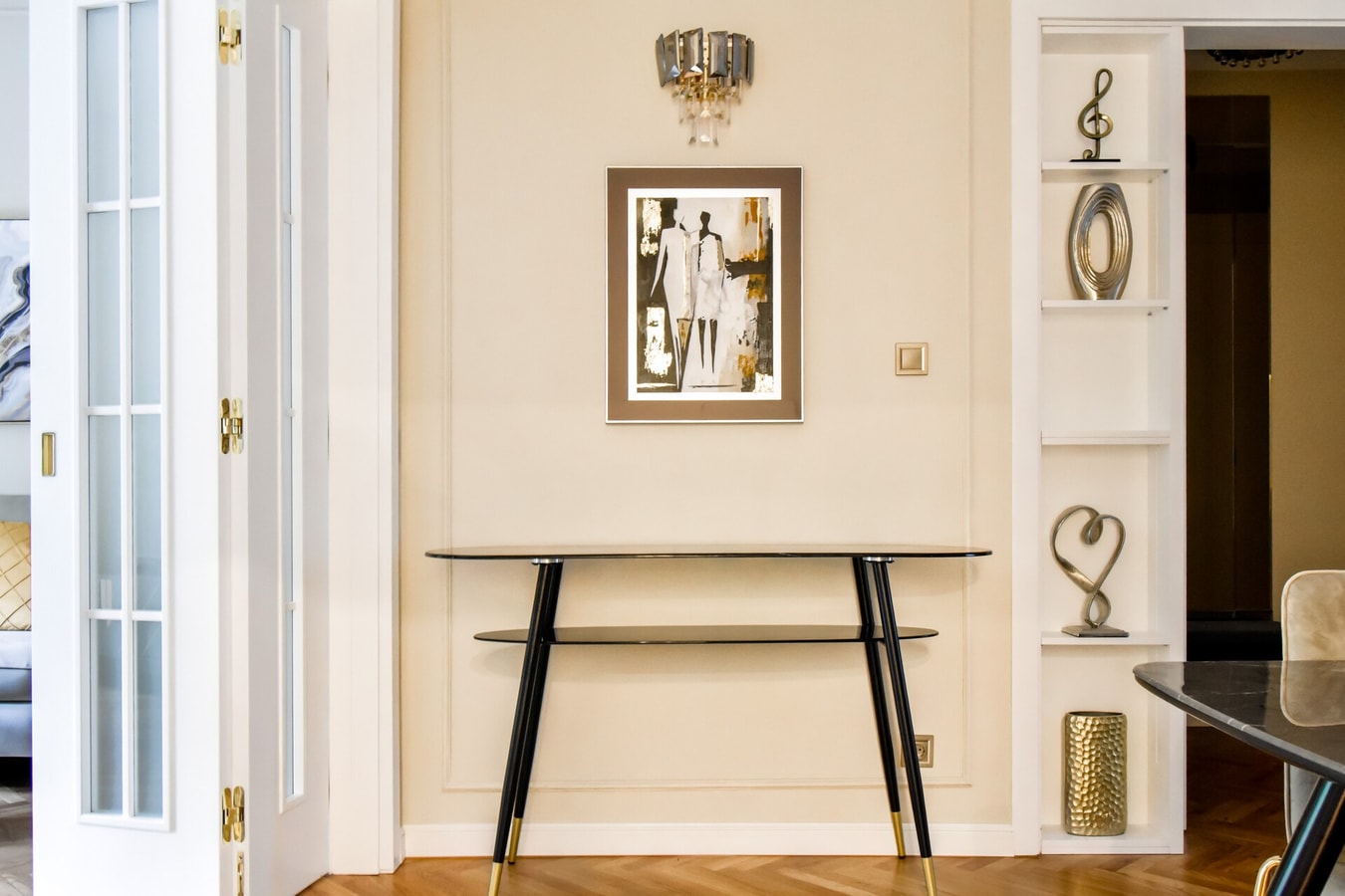 Designer 2BD Apt next to Eagle's Bridge 13 Flat Manager Booking