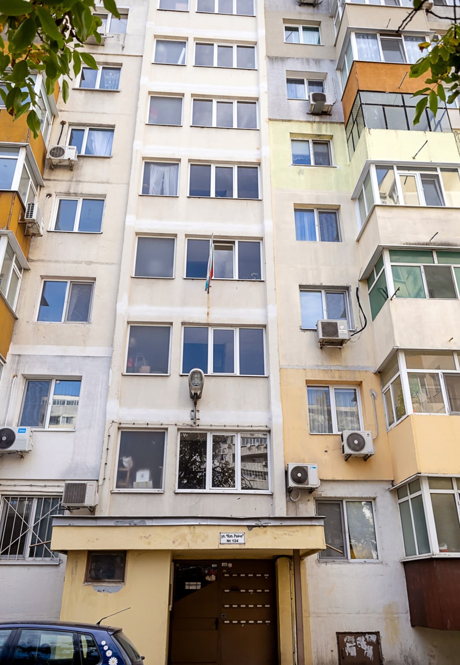 Bright One-Bedroom Flat with Balcony | Quiet Area 17 Flat Manager Booking