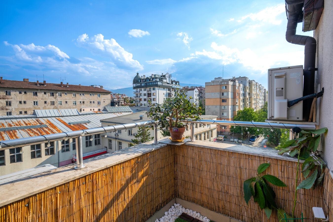 Spacious 2BD Flat with Secure Free Parking 18 Flat Manager Booking