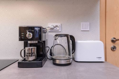 The Spot - fully equipped, central, modern studio 14 Flat Manager Booking
