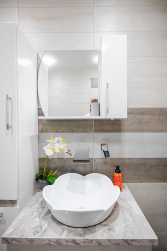 Feel Right at Home: Bright and Modern Apartment 14 Flat Manager Booking