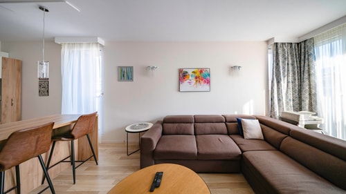 Nadya Ralevitsa 1BD · Modern & Spacious Stay with Free Parking 8 Flat Manager Booking