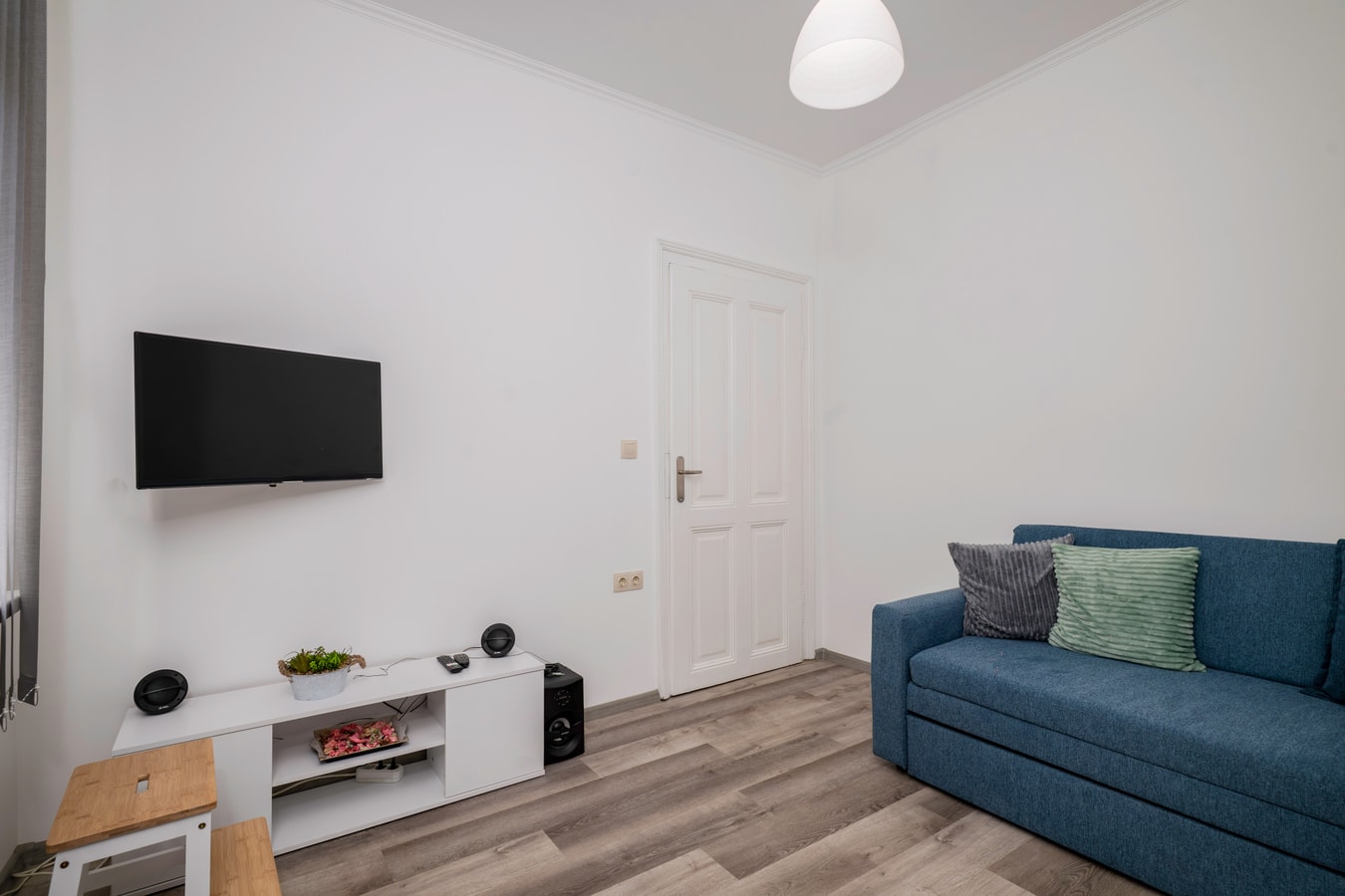 Central 1BD Next to Womens Market and Sofia's Gems 4 Flat Manager Booking
