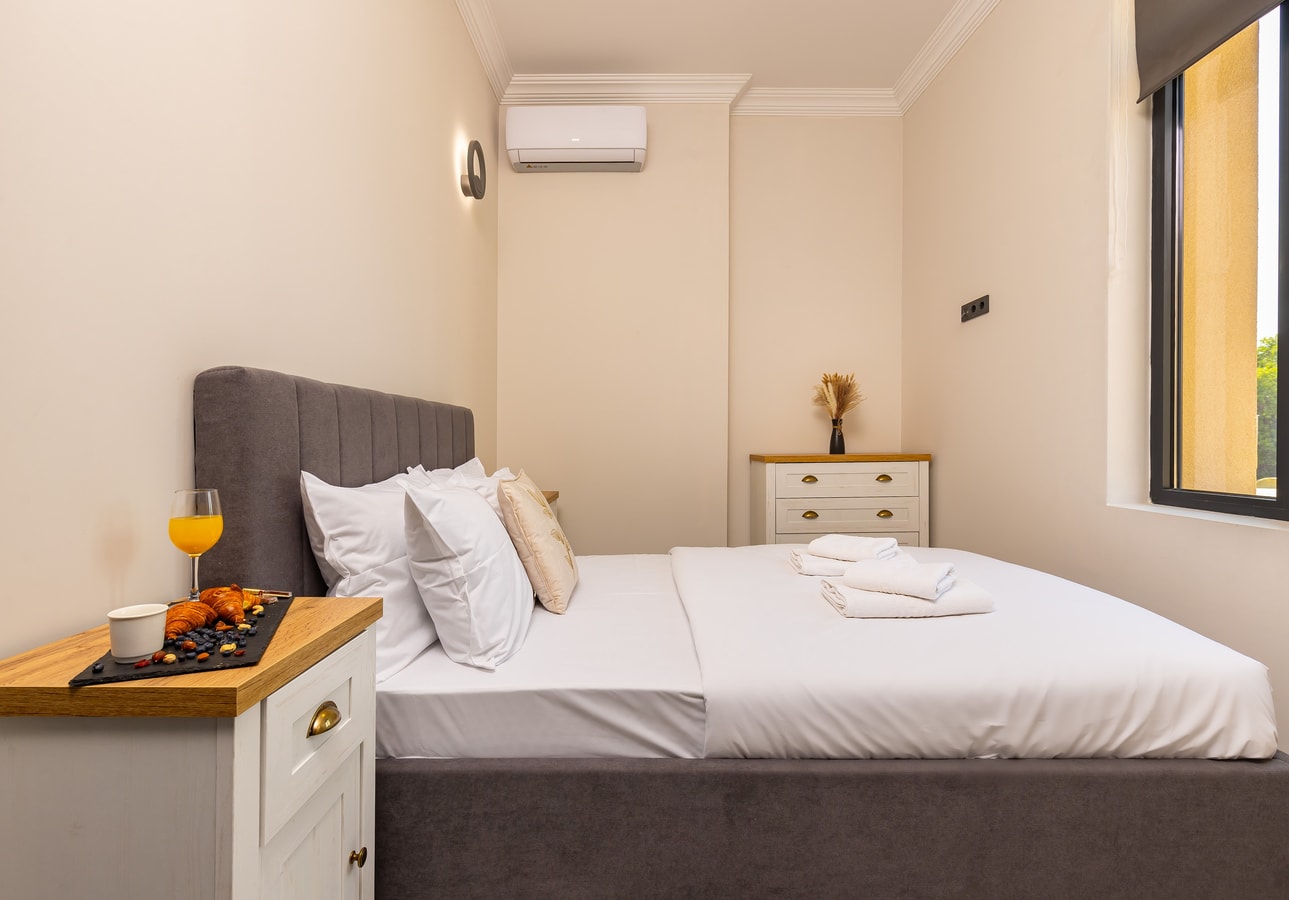 Central Apartments with Garden view - Apt No. 4 2 Flat Manager Booking