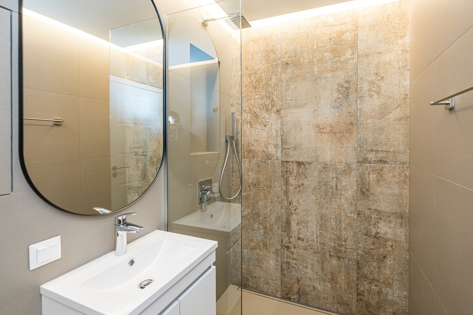 South 2.2 - Brand New Modern 1BD in Sofia Center 12 Flat Manager Booking