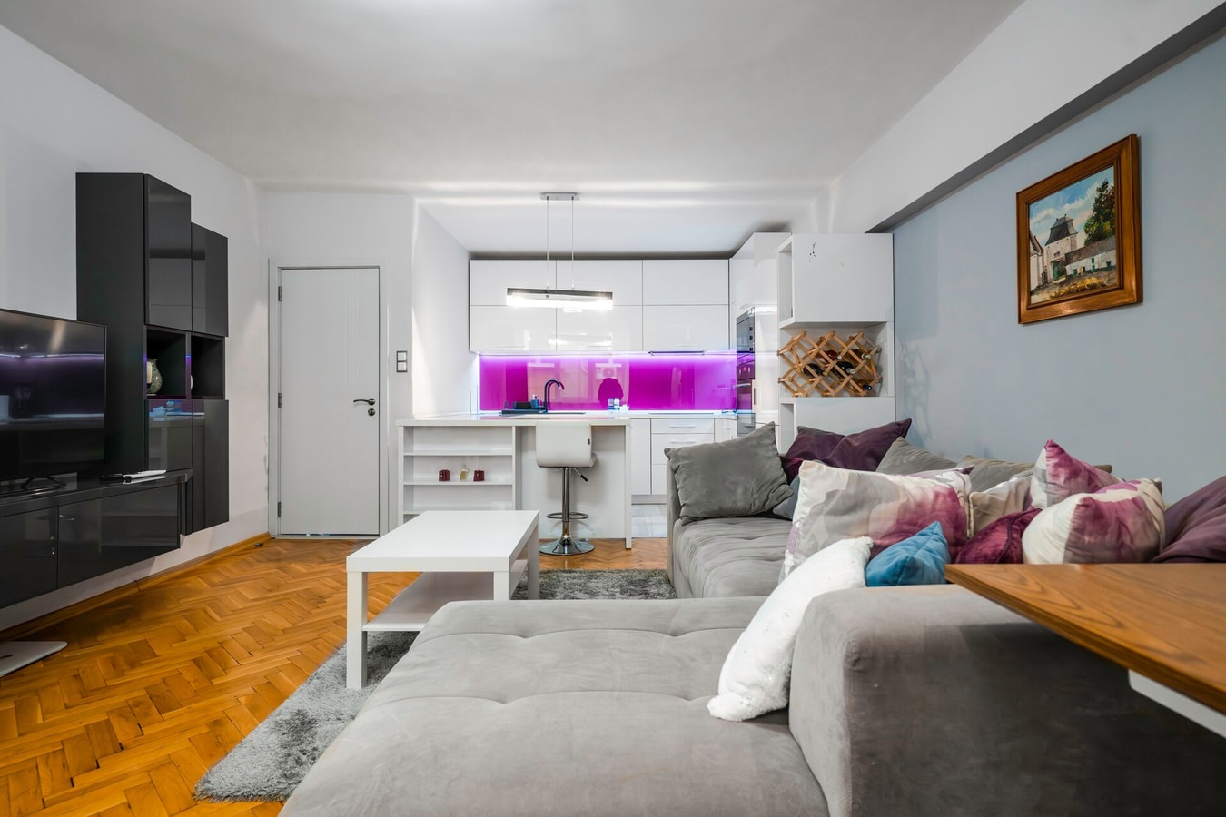 Bright & Central 1BD Flat - Dedicated Work Space Flat Manager Booking