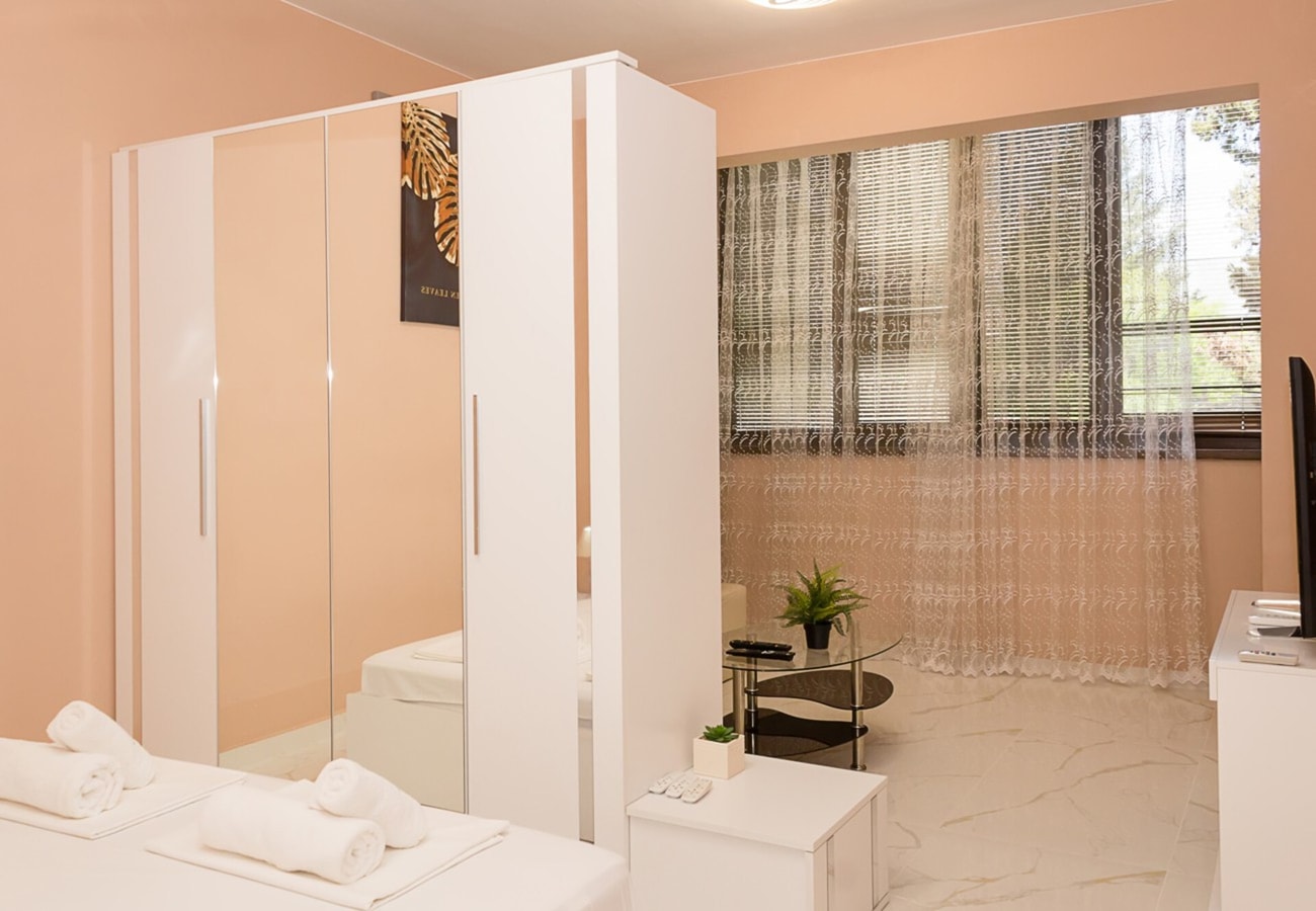 Comfy 1-Bedroom Apartment in Chayka Neighbourhood 10 Flat Manager Booking