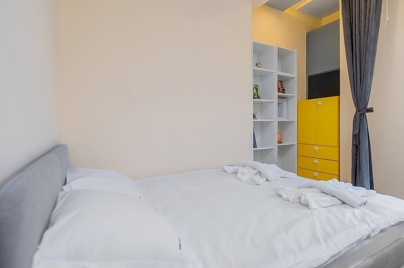 Yonita Gladstone 2BD · The Honeycomb Hideaway 15 Flat Manager Booking