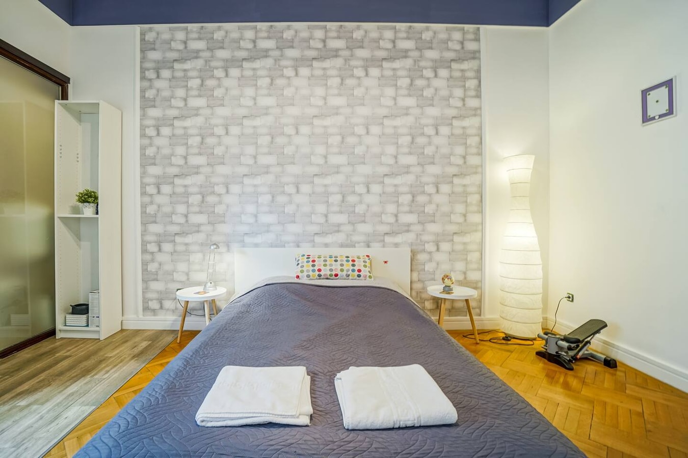 Central Studio Victoriei Bricks  Radisson - Hilton Flataway