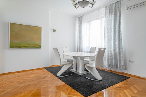 Vitosha Str 2BD White & Blue Apt 8 Flat Manager Booking