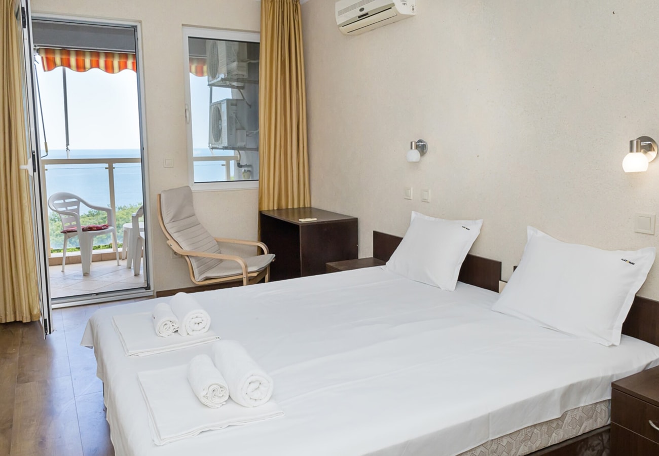 Cozy Retreat with Sea View & Balcony | Nikea Park 3 Flat Manager Booking
