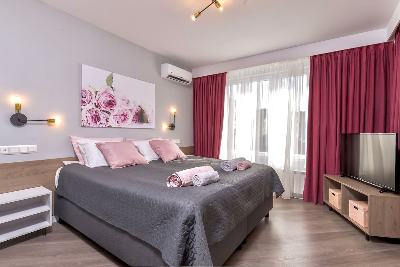 ROS? one bedroom designer apartment in city centre 15 Flat Manager Booking