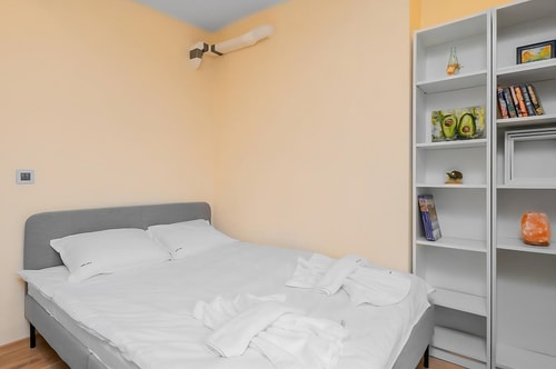 Yonita Gladstone 2BD · The Honeycomb Hideaway 14 Flat Manager Booking