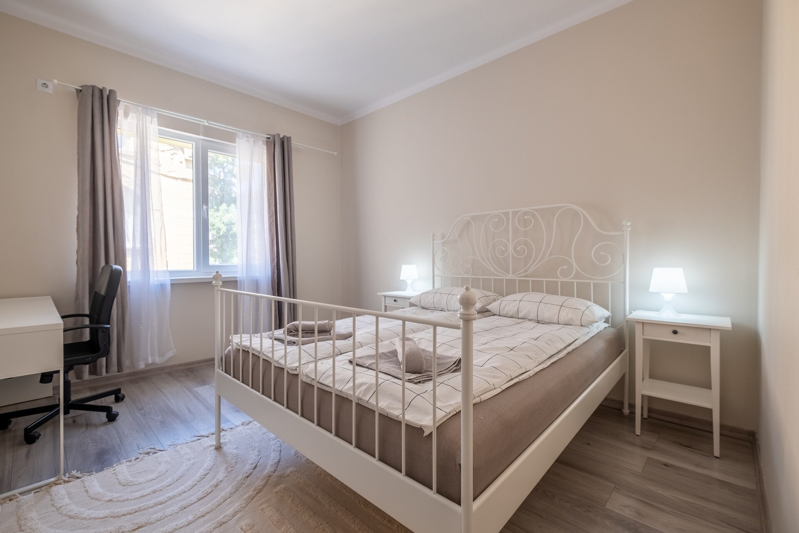 Central Charm ~ 2BD apartment close to NDK 1 Flat Manager Booking