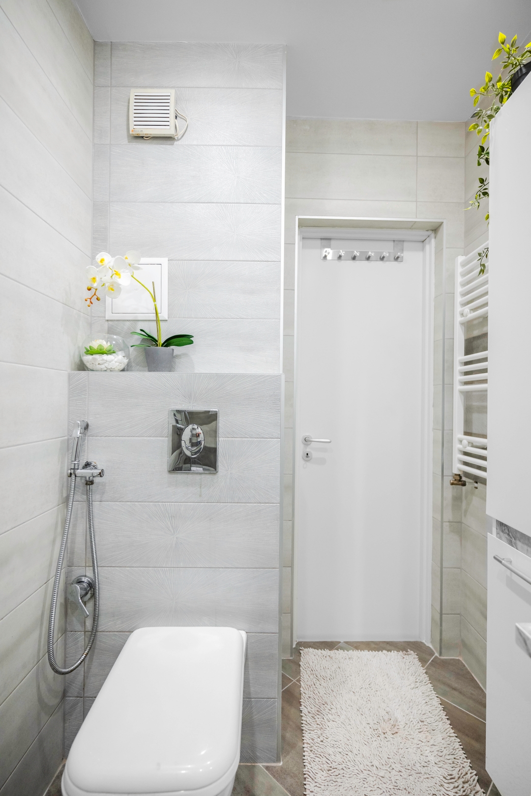 Feel Right at Home: Bright and Modern Apartment 13 Flat Manager Booking