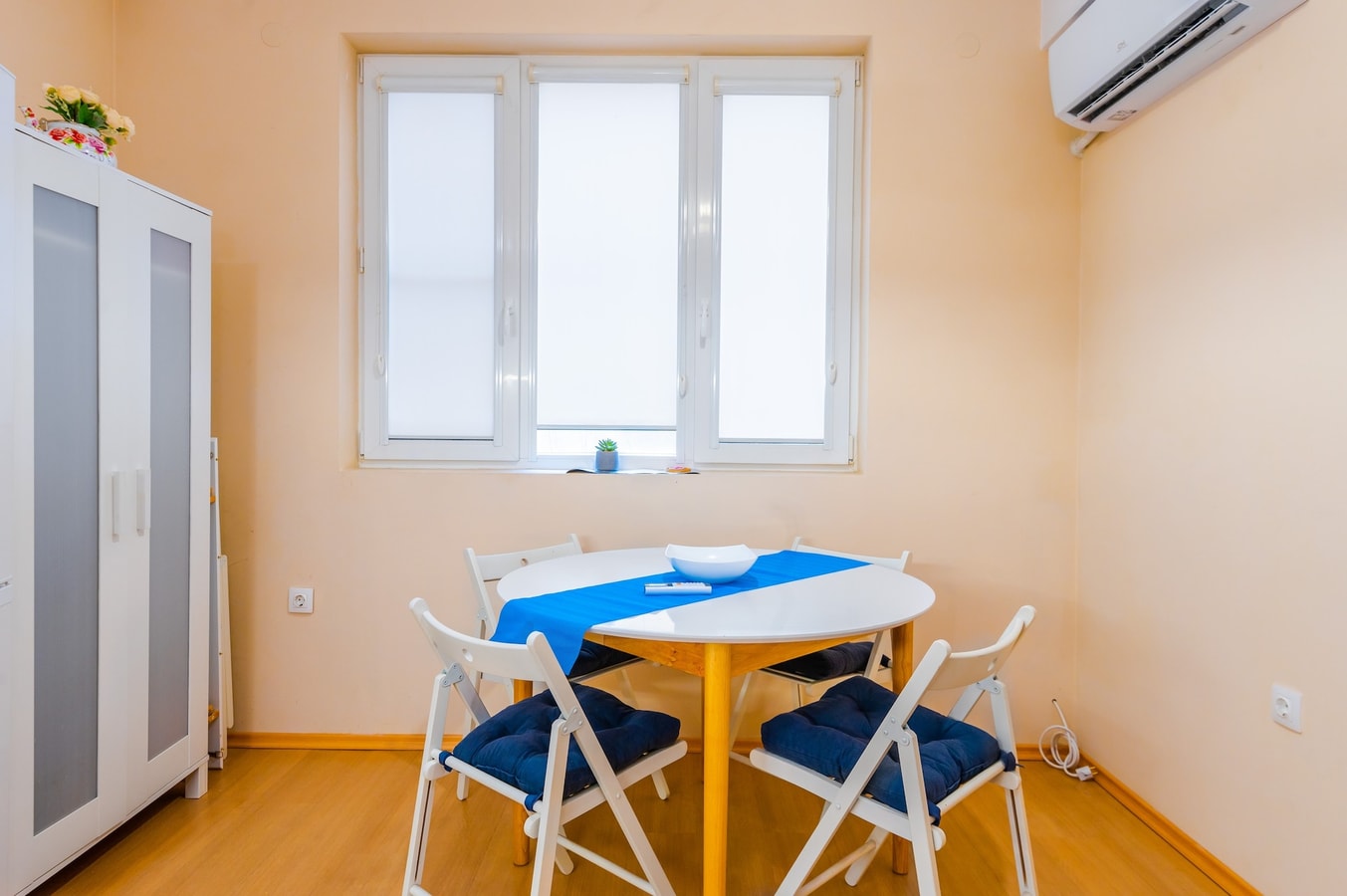 Sofia’s Best Area - Workspace+300 MBPS WiFi 12 Flat Manager Booking