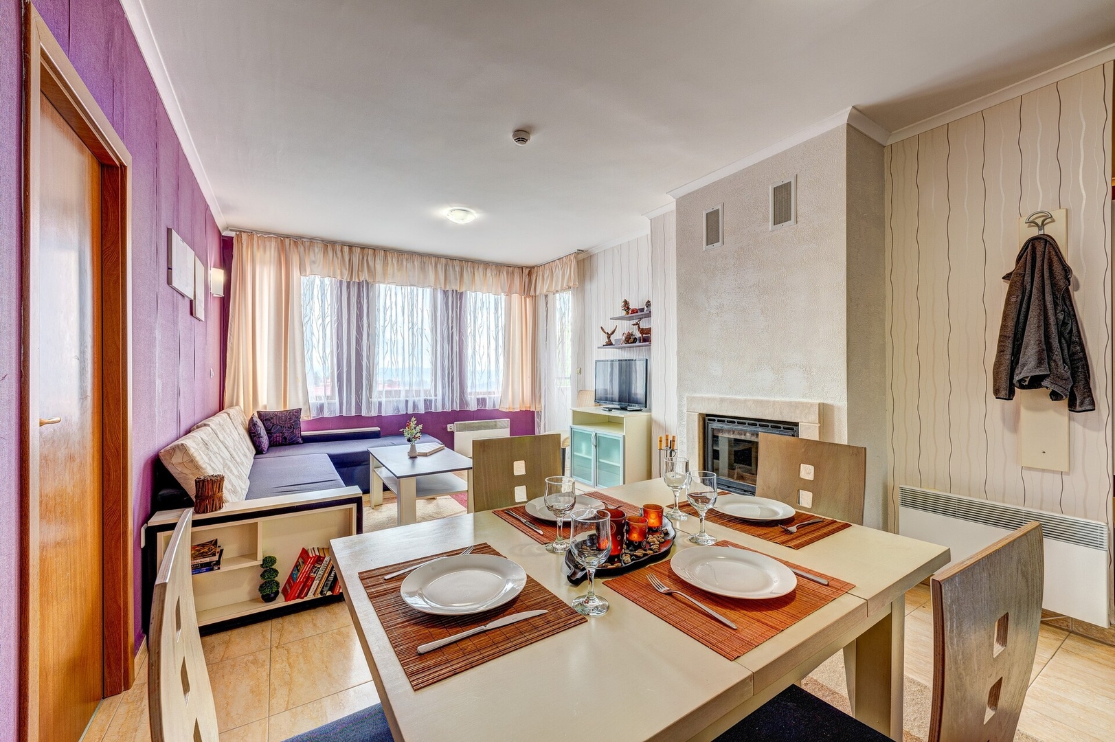 Colorful 2BD Apartment with Indoor Fireplace 7 Flat Manager Booking