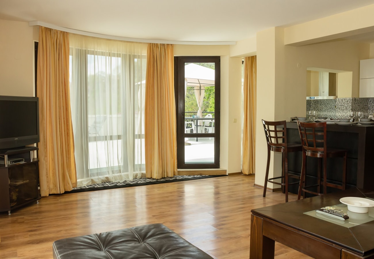 Cozy 1BD Apartment with a Spacious Terrace 10 Flat Manager Booking